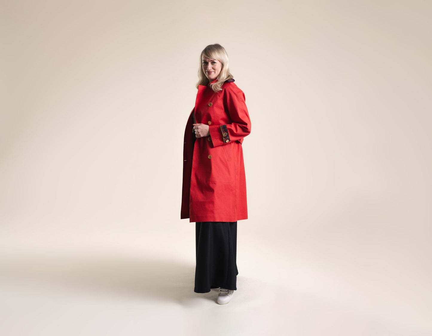 The blair trench - pillar box red / modern gordon tartan